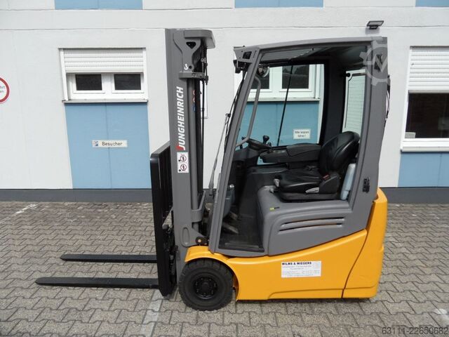 Elektrische vorkheftruck 3 wielen Jungheinrich EFG 215 - Triplex - Doppelpedal - wenig Stunden