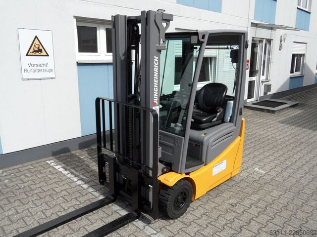 Elektrische vorkheftruck 3 wielen Jungheinrich EFG 215 - Triplex - Doppelpedal - wenig Stunden