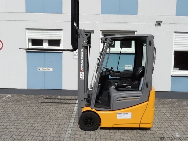 Elektrische vorkheftruck 3 wielen Jungheinrich EFG 215 - Triplex - Doppelpedal - wenig Stunden