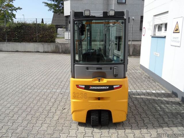 Elektrische vorkheftruck 3 wielen Jungheinrich EFG 215 - Triplex - Doppelpedal - wenig Stunden