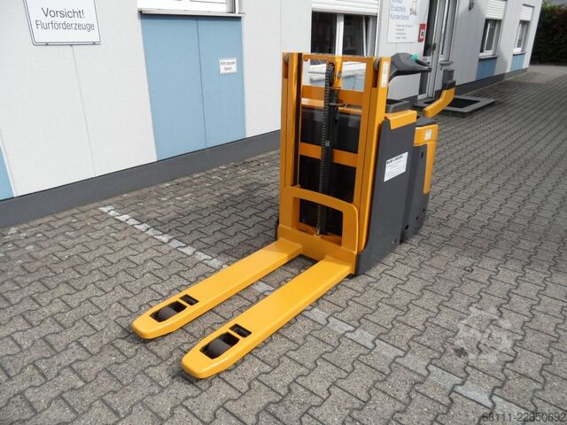 Handmatige stapelaar Jungheinrich ERD 220 - NEUE Batterie - Plattform klappbar