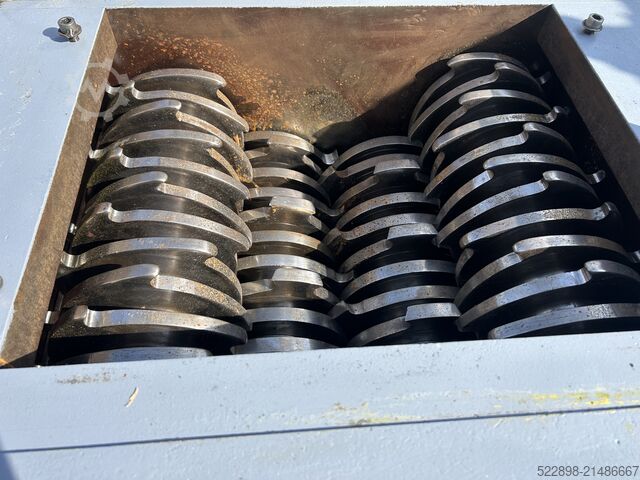 Triturador de quatro eixos Untha RS30