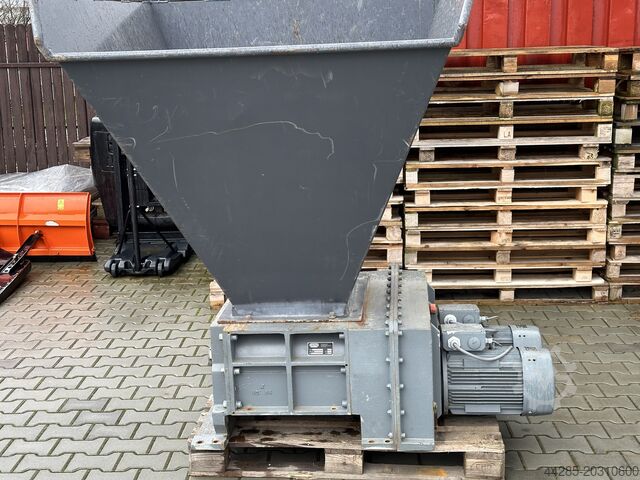 Čtyřhřídelový drtič UNTHA RS30 SB-460