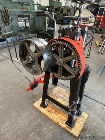 Macchine crimpatrici WAFIOS K70S