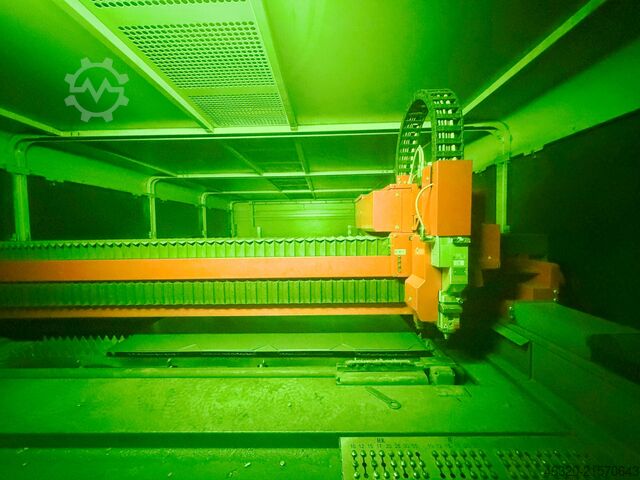 6 kW-os szálas lézer, új rezonátorral, kevesebb mint 600 üzemórával BYSTRONIC BySprint Fiber 4020