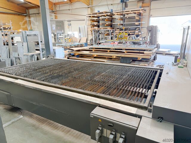 6 kW-os szálas lézer, új rezonátorral, kevesebb mint 600 üzemórával BYSTRONIC BySprint Fiber 4020