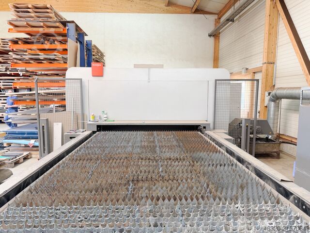 6 kW-os szálas lézer, új rezonátorral, kevesebb mint 600 üzemórával BYSTRONIC BySprint Fiber 4020