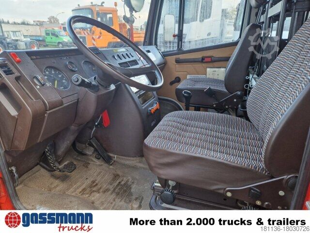 Tűzoltóautó Mercedes-Benz 711 D 4x2 Doka, LF 8