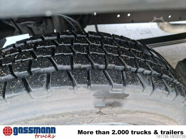 Tűzoltóautó Mercedes-Benz 711 D 4x2 Doka, LF 8