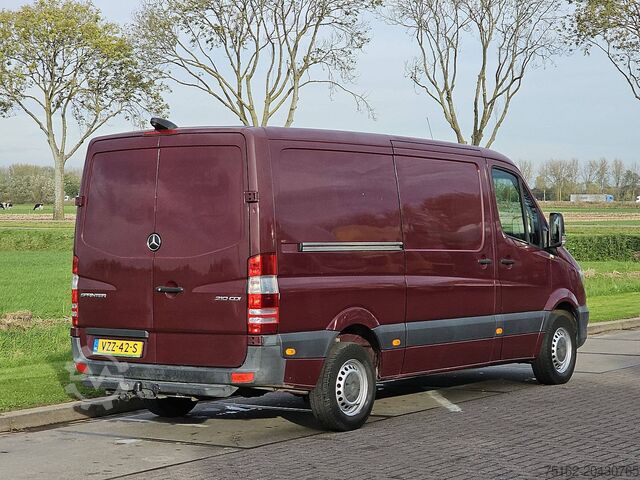 Bestelauto MERCEDES-BENZ 211