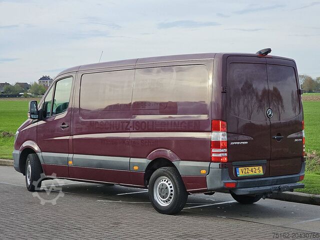 Bestelauto MERCEDES-BENZ 211