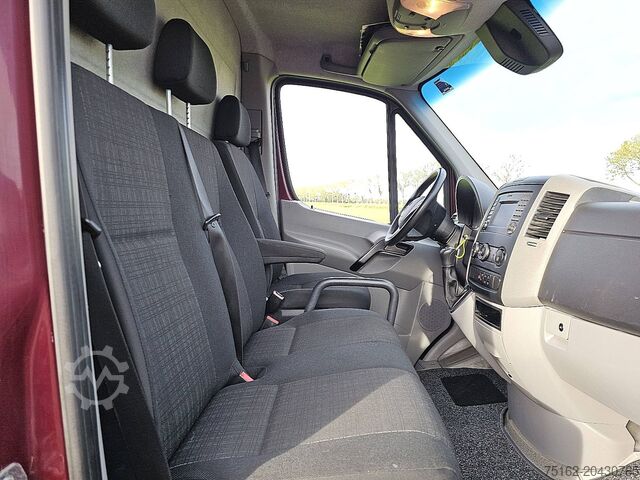 Bestelauto MERCEDES-BENZ 211