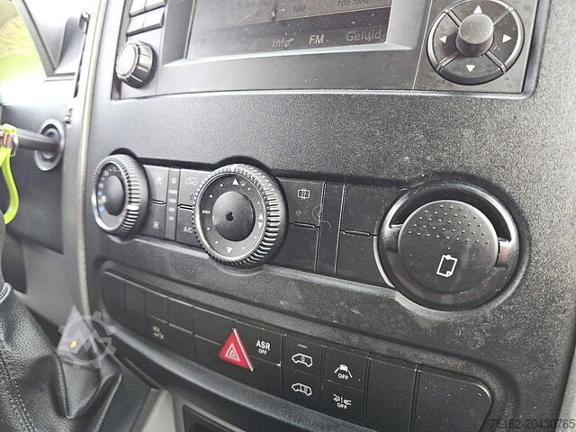 Bestelauto MERCEDES-BENZ 211