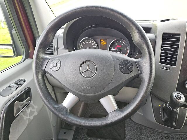 Bestelauto MERCEDES-BENZ 211