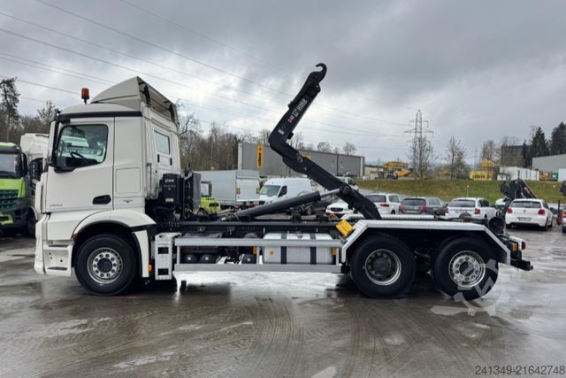 Abrollkipper MERCEDES-BENZ Antos 2543 6x2 Hiab 21T