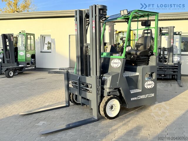 Carrello elevatore a quattro direzioni Combilift CB4000 GAS TRIPLEX 5200 POSITIONER