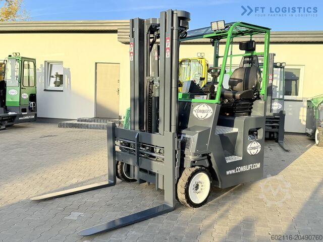 Carrello elevatore a quattro direzioni Combilift CB4000 GAS TRIPLEX 5200 POSITIONER