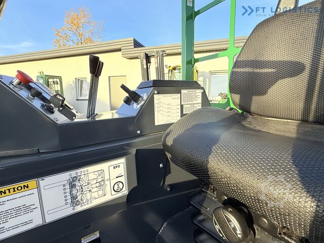 Carrello elevatore a quattro direzioni Combilift CB4000 GAS TRIPLEX 5200 POSITIONER