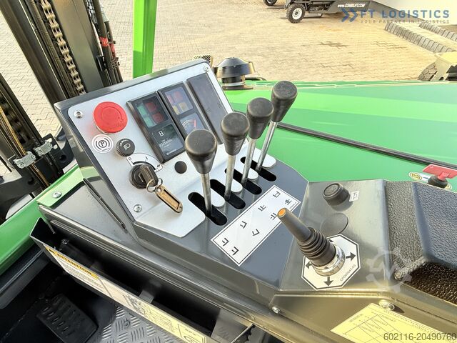 Carrello elevatore a quattro direzioni Combilift CB4000 GAS TRIPLEX 5200 POSITIONER