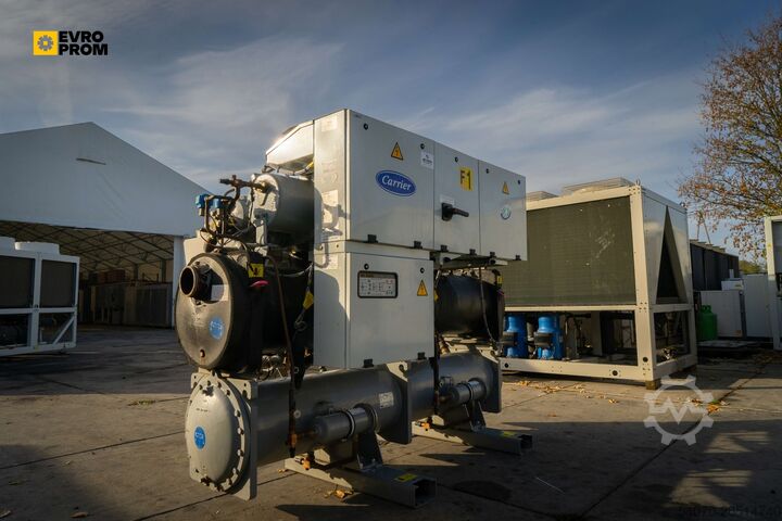 Refrigerador Used Watercooled chiller CARRIER 30HXC110 A0377 PEE 374 kW. 2008 yom