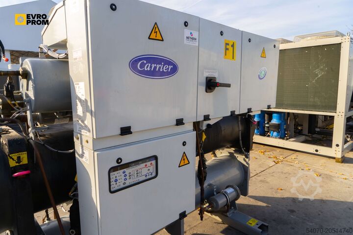 Refrigerador Used Watercooled chiller CARRIER 30HXC110 A0377 PEE 374 kW. 2008 yom