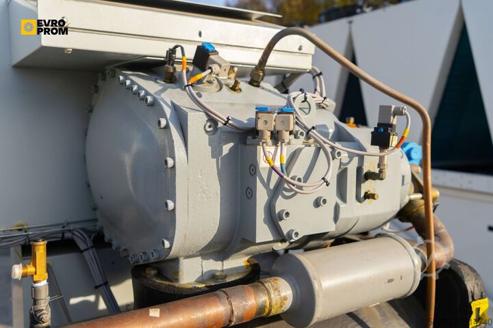 Refrigerador Used Watercooled chiller CARRIER 30HXC110 A0377 PEE 374 kW. 2008 yom