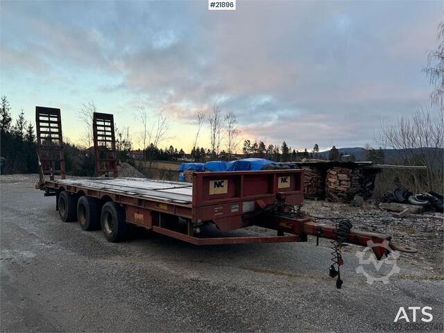 Niska ładowacz NC 3-axle machine trailer