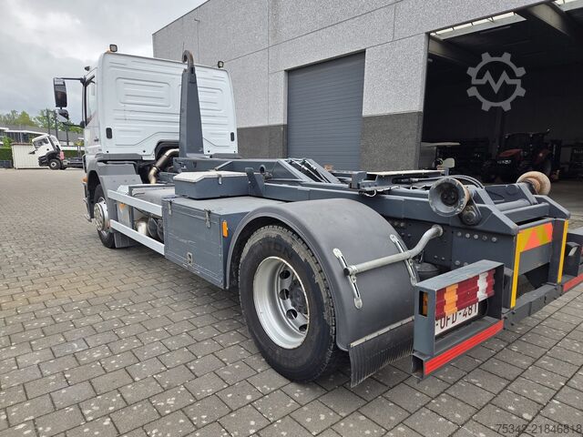 Systém ramene s hákem Mercedes-Benz Axor 1833