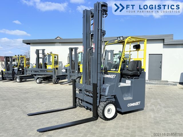 Stivuitor cu patru direcții Combilift CB4500 GAS TRIPLEX 6400 FORK POSITIONER