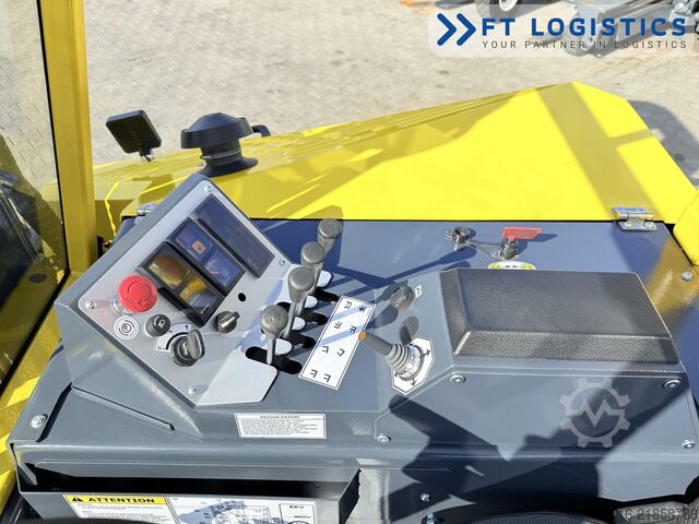 Stivuitor cu patru direcții Combilift CB4500 GAS TRIPLEX 6400 FORK POSITIONER
