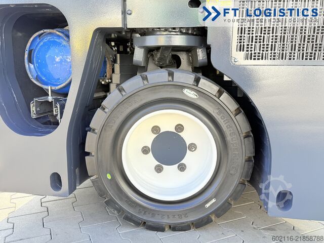 Stivuitor cu patru direcții Combilift CB4500 GAS TRIPLEX 6400 FORK POSITIONER