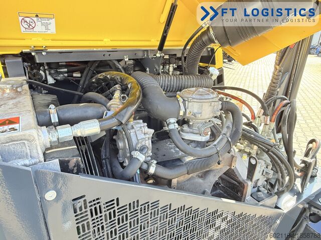 Stivuitor cu patru direcții Combilift CB4500 GAS TRIPLEX 6400 FORK POSITIONER
