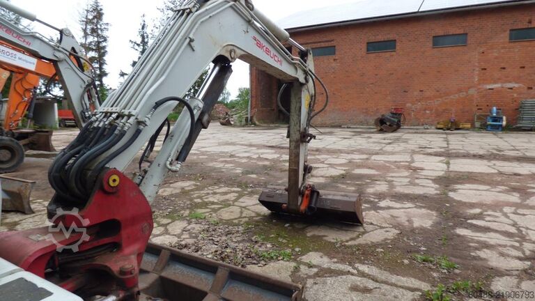 Pelle hydraulique sur chenilles TAKEUCHI TB 250