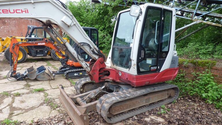 Pelle hydraulique sur chenilles TAKEUCHI TB 250
