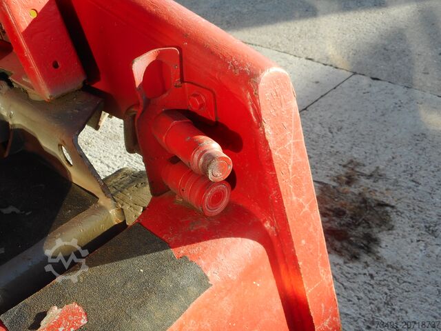 Csúszókerekes rakodógép Bobcat S70