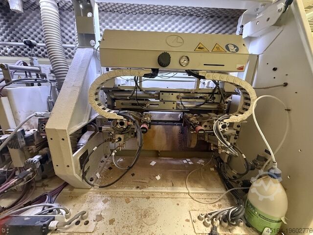 Kantenaanlijmmachine met verbinding Stefani Solution XD