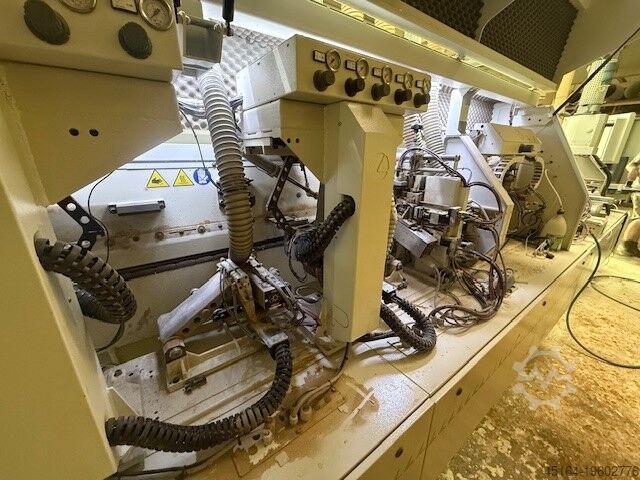 Kantenaanlijmmachine met verbinding Stefani Solution XD