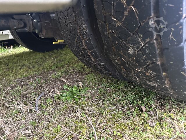 φορτηγό πλατφόρμα με μουσαμά VOLVO FL 250