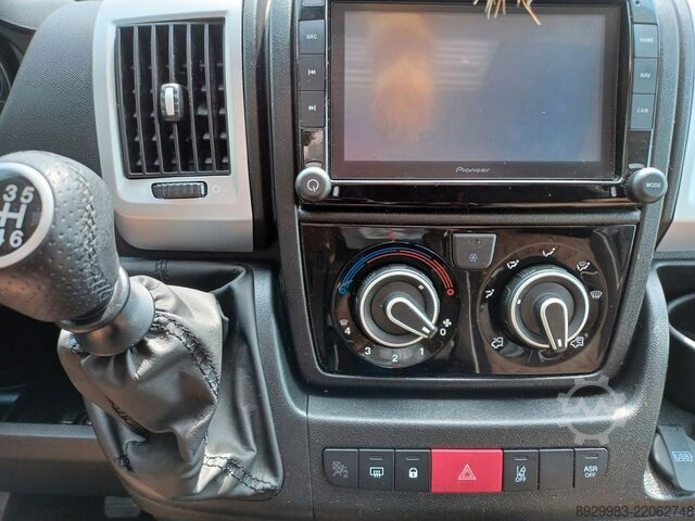 Caravan/camper Knaus TI700