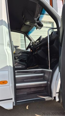 Minibus MERCEDES-BENZ 519  Allrad 4 x 4 Lagerfahrzeug Stock 20 Sitzer