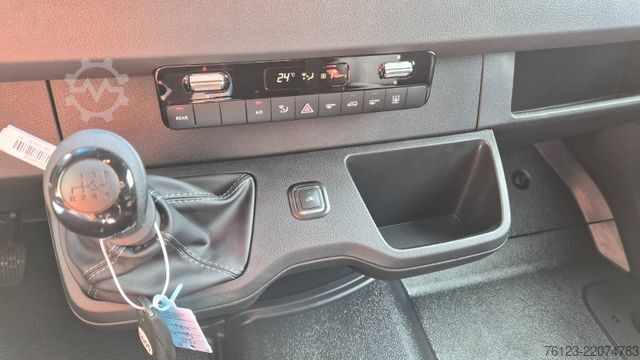 Minibus MERCEDES-BENZ 8 Sprinter Lord Light 22 Sitzer Vorlauffahrzeug