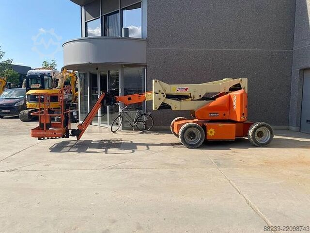 Knikarmhoogwerker JLG E400AJP