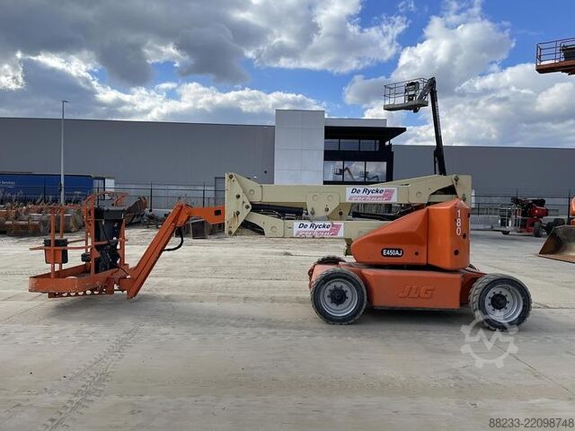Knikarmhoogwerker JLG E450AJ