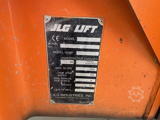 Knikarmhoogwerker JLG E450AJ