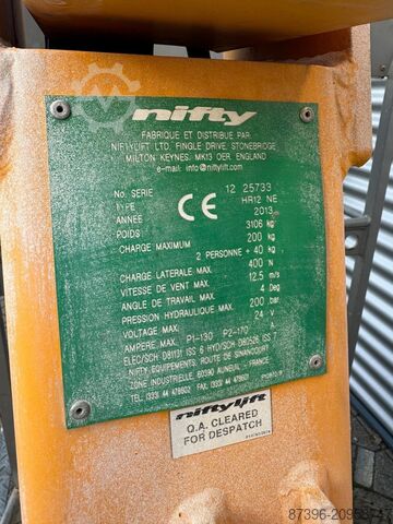 Piattaforma di lavoro telescopica articolata Niftylift HR12NE Hoogwerker Knikarmhoogwerker