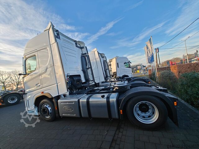 Standardowy ciągnik siodłowy Ford Truck F-Max L