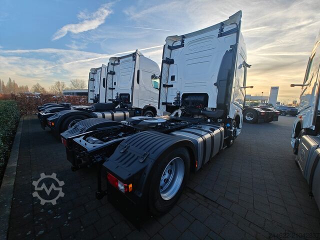 Standardowy ciągnik siodłowy Ford Truck F-Max L