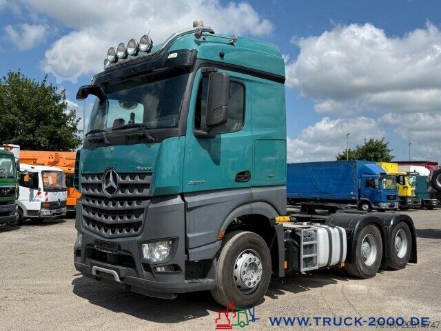 Zware vrachtwagen Mercedes-Benz Arocs 2663 6x4 Hydraulik Retarder Bett 1.Hand