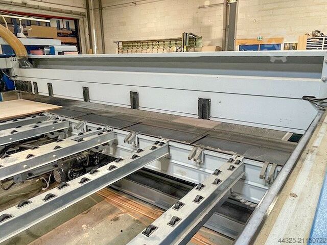 Plattensäge mit automatischer Beschickung HOLZMA HPL 380/43/22