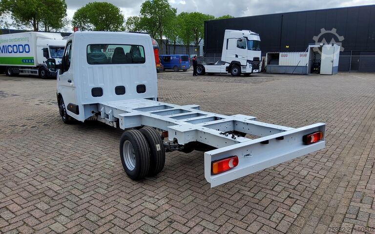 Chassi med hytt Renault MASTER NEW 170.35 CHASSIS RTWD DUBBELLUCHT